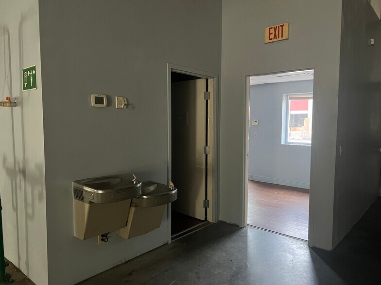 More Photos Of 2433 S 86th St, Tampa Warehouse For Lease