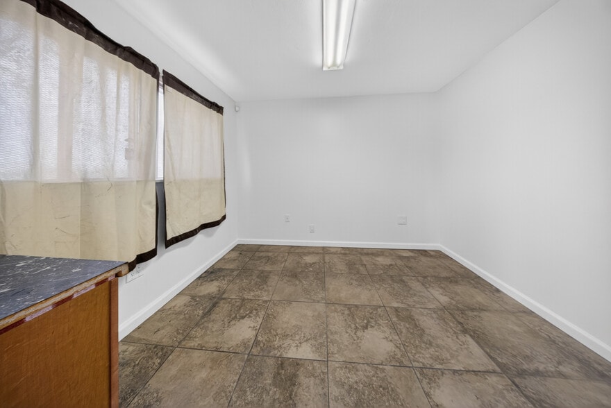 More Photos Of 1433-1437 W El Segundo Blvd, Compton Warehouse For Lease