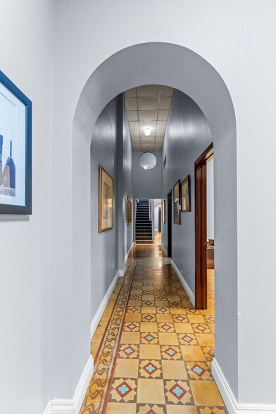 More Photos Of 425-427 S Saint Marys St, San Antonio Storefront Retail Office For Sale