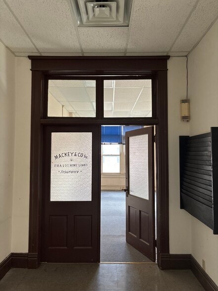 More Photos Of 121 W Walnut St, Rogers Storefront Retail Office For Sale