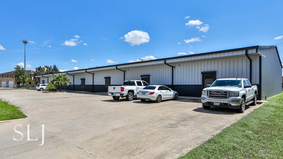 More Photos Of 211 W Jefferson St, Harlingen Warehouse For Sale