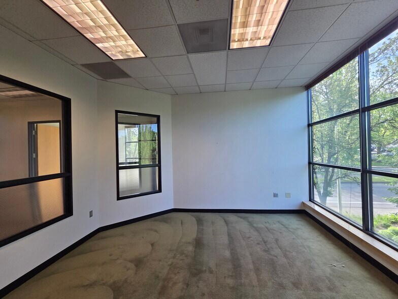 More Photos Of 8050 SW Warm Springs St, Tualatin Medical For Lease