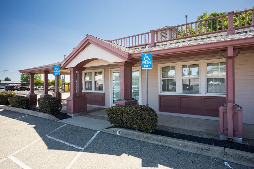 More Photos Of 1227 Bridge St, Yuba City Office For Sale