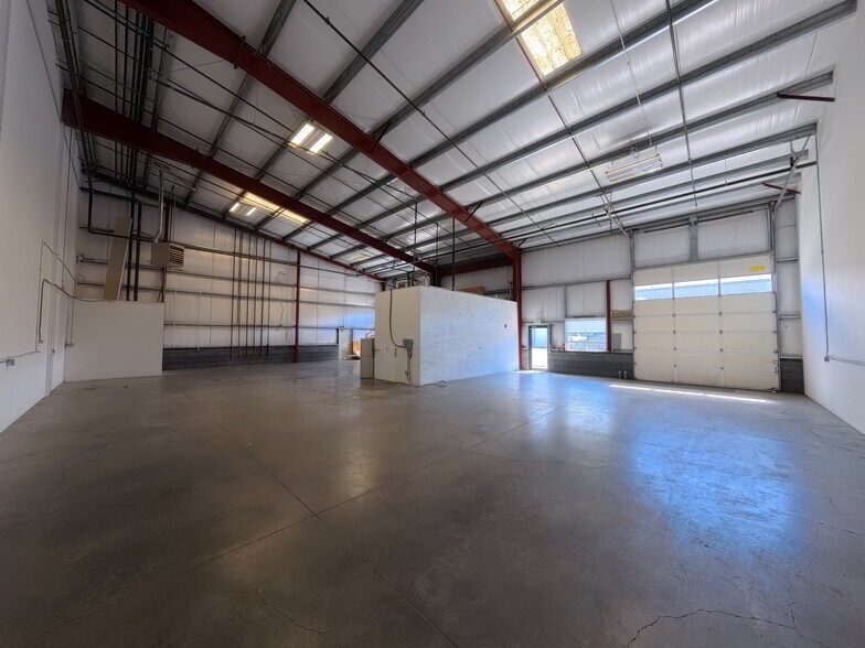 More Photos Of 615 SE Glenwood Dr, Bend Unknown For Lease