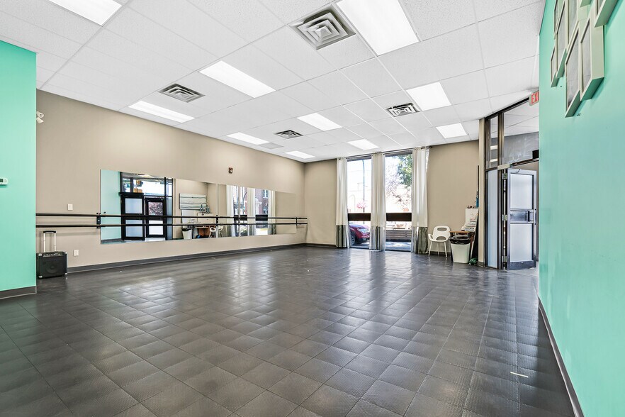 More Photos Of 4916 50 Av, Lloydminster General Retail For Lease