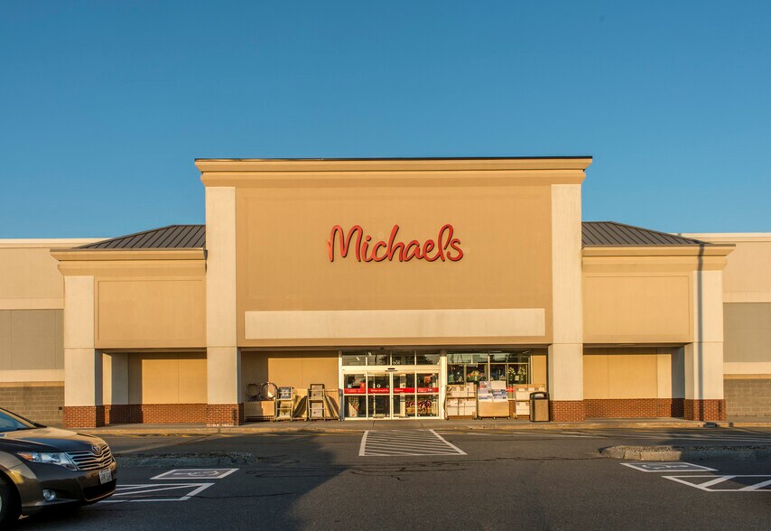 More Photos Of 1315 W Main St, Middletown Unknown For Lease