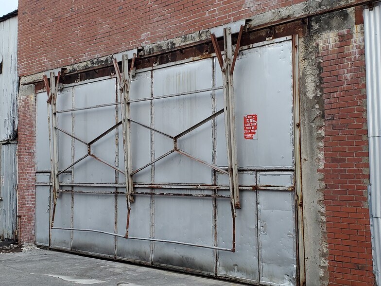 More Photos Of 301 Depot St, McMinnville Manufacturing For Sale
