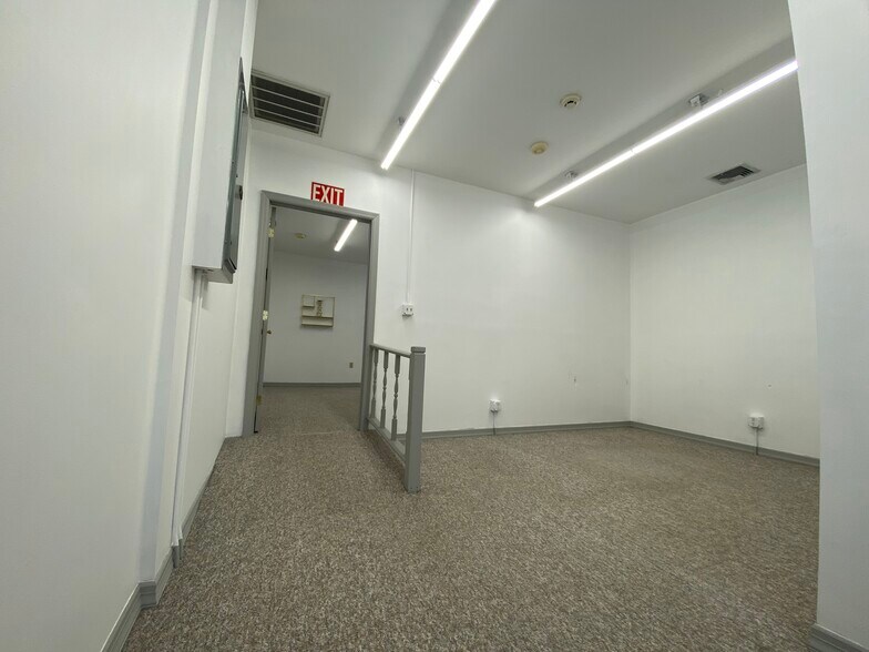 More Photos Of 501 E Main St, Palmyra Freestanding For Lease