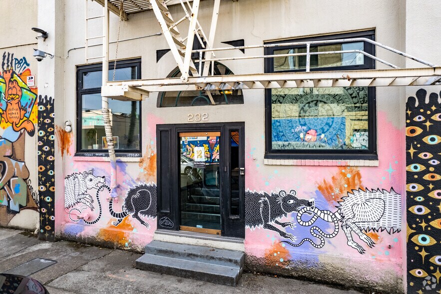 More Photos Of 232 SE Oak St, Portland Warehouse For Lease