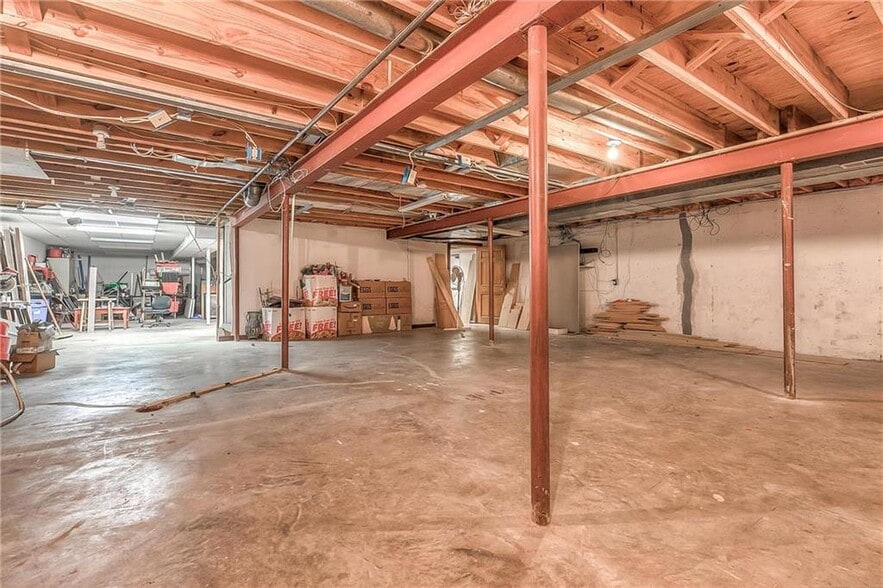 More Photos Of 4 W Monroe St, Buckner Office For Sale