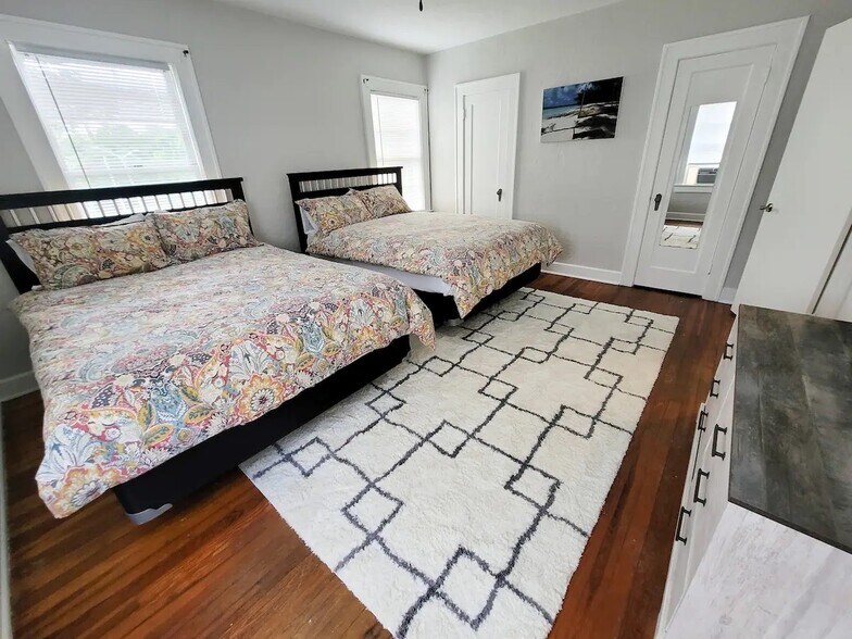 More Photos Of 949 SW 13th St, Gainesville Office Residential For Sale