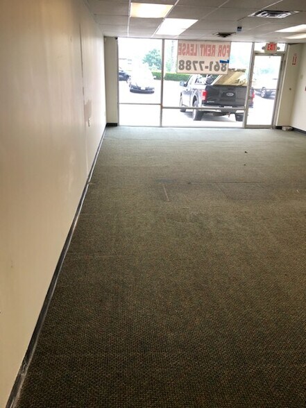 More Photos Of 1498-1500 Atwood Ave, Johnston Restaurant For Lease