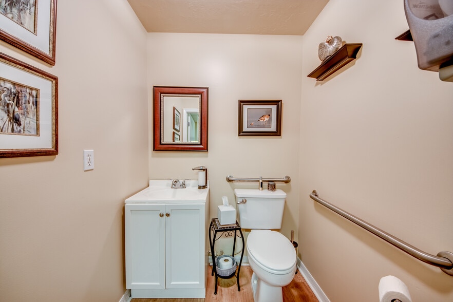 More Photos Of 4426 SE 16th Pl, Cape Coral Office For Lease