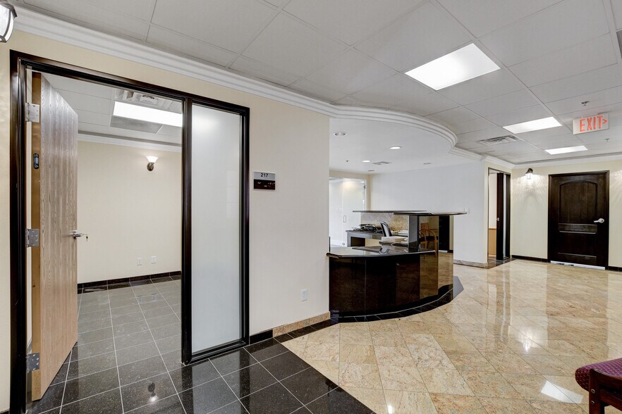 More Photos Of 3470 E Russell Rd, Las Vegas Office For Sale
