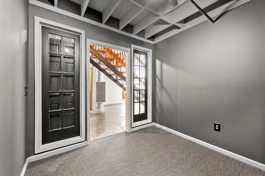 More Photos Of 949 W Marietta St NW, Atlanta Office Residential For Sale