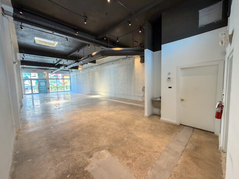 More Photos Of 274 NW 27th St, Miami Storefront Retail Office For Lease
