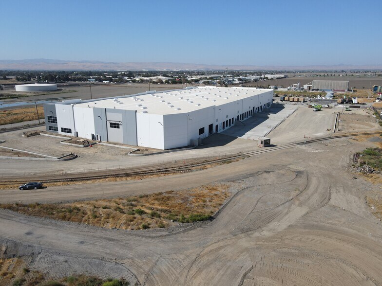 More Photos Of 9461 Arbor Ave, Tracy Distribution For Lease