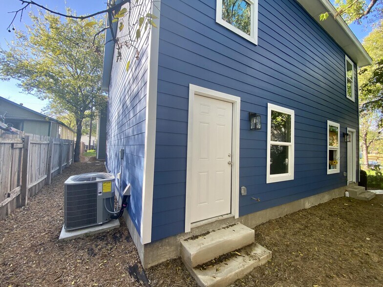 More Photos Of 1522 South Elmendorf St, San Antonio Apartments For Sale