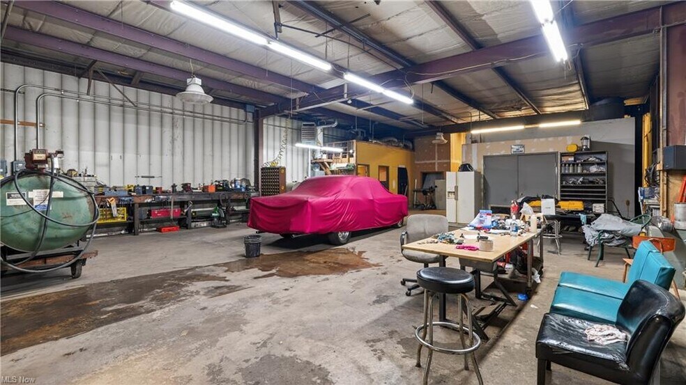 More Photos Of 3060 Gale Ave, Hubbard Warehouse For Sale