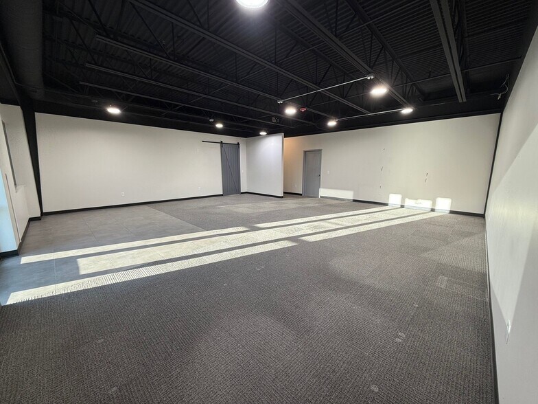 More Photos Of 3819 S 148th St, Omaha Service For Lease