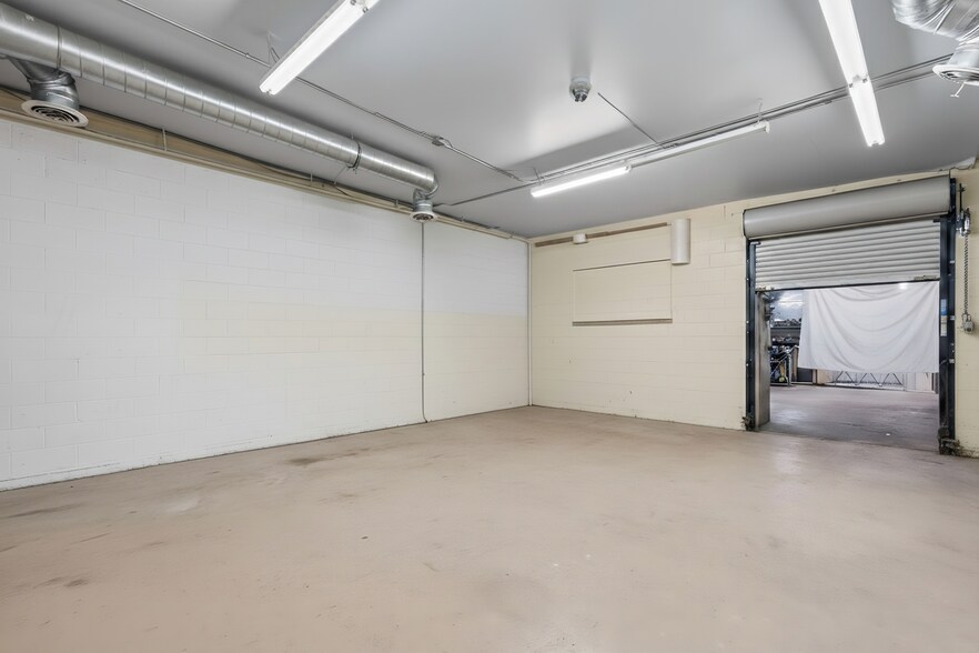 More Photos Of 4204 W Burbank Blvd, Burbank General Retail For Sale