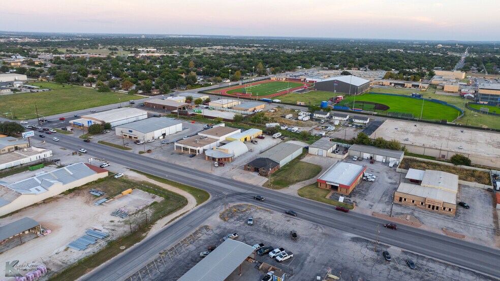 More Photos Of 2150 Industrial Blvd, Abilene Office For Sale