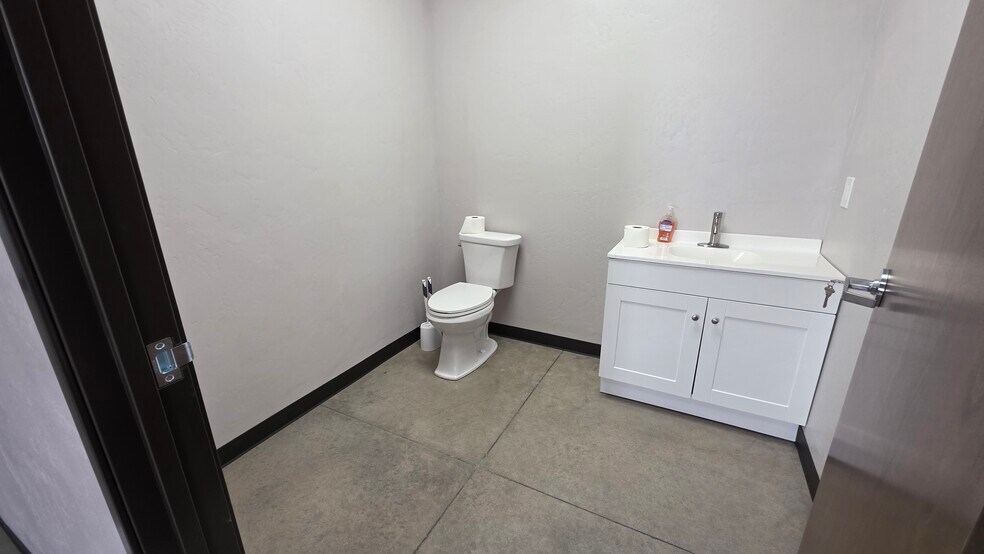 More Photos Of 3609 S County 1232 Rd, Midland Warehouse For Lease