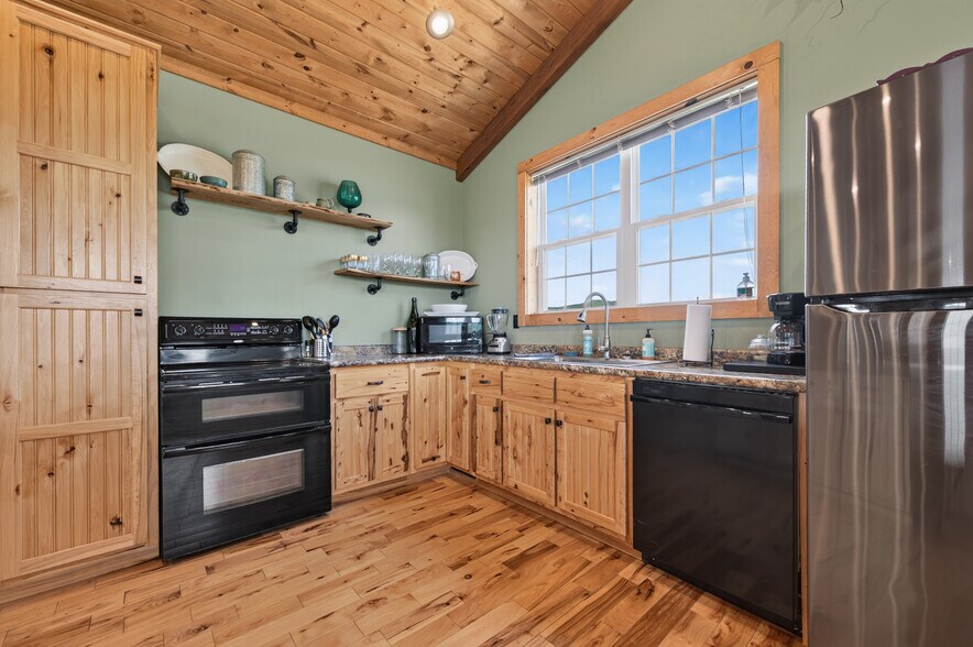 More Photos Of 639 Wagon Wheel Rd, Elk Creek Lodge Meeting Hall For Sale