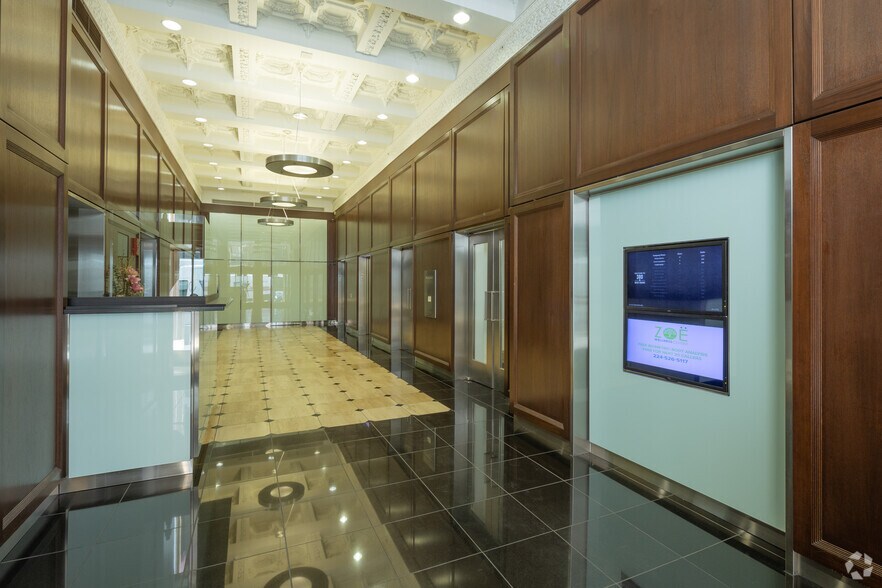 More Photos Of 300 W Adams St, Chicago Office For Sale