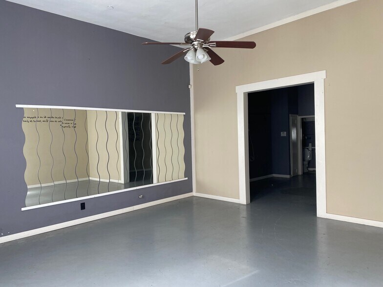 More Photos Of 1124-1140 E Pacific Coast Hwy, Long Beach Storefront For Lease