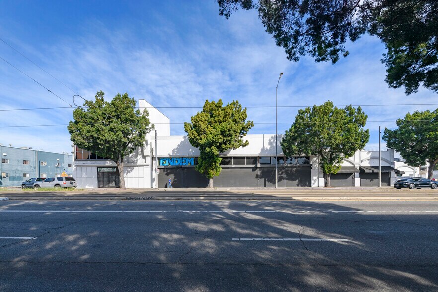 Primary Photo Of 1207 E Washington Blvd, Los Angeles Showroom For Lease