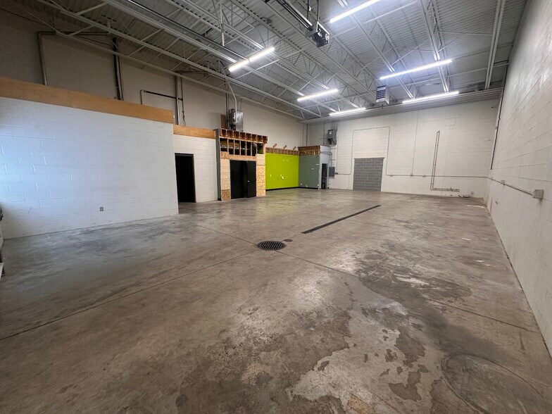 More Photos Of 3408 Busch Dr SW, Grandville Manufacturing For Sale
