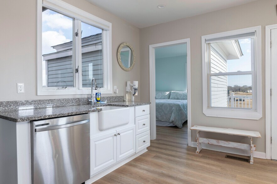 More Photos Of 830 Stonington Rd, Stonington Marina For Sale