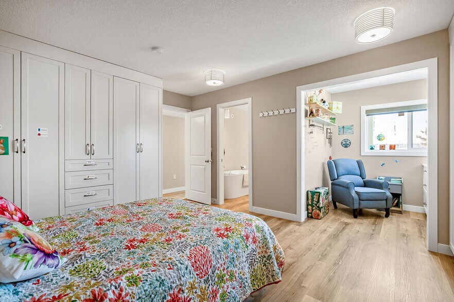 More Photos Of 2226 Westmount Rd NW, Calgary Apartments For Sale