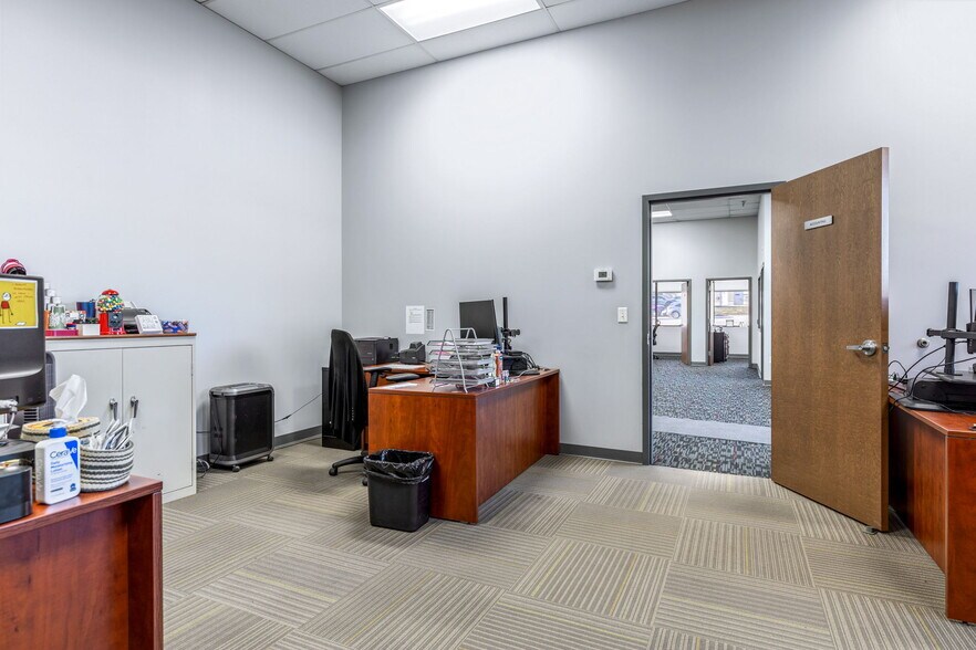 More Photos Of 4631 N Saint Peters Parkway, Saint Charles Flex For Sale