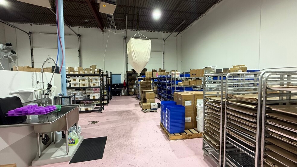 More Photos Of 9803-9805 47 Ave NW, Edmonton Warehouse For Lease