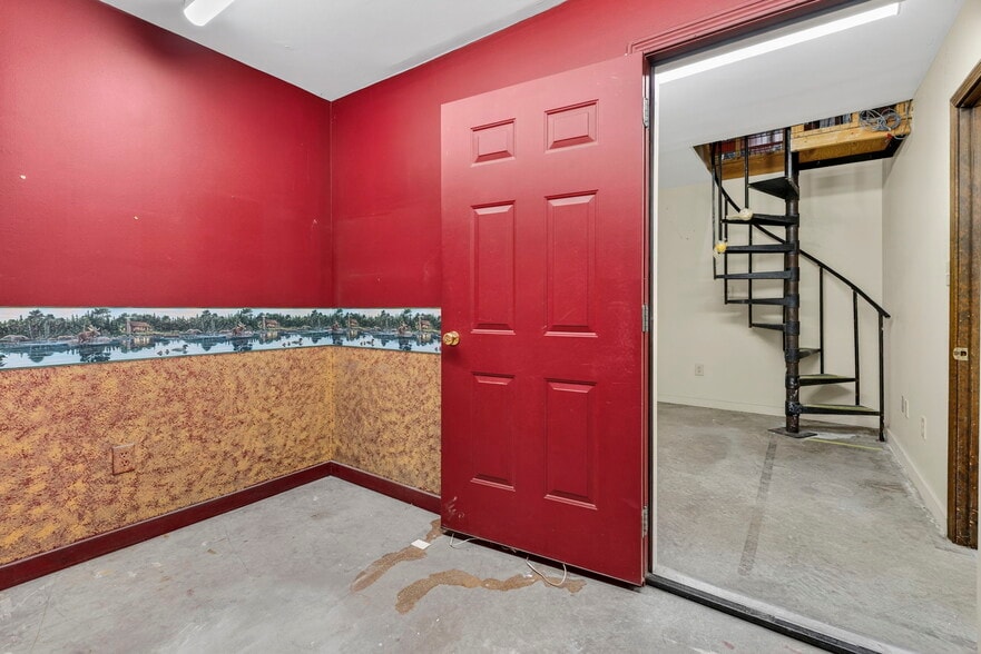 More Photos Of 113 Lafayette Rd, Hampton Falls Light Manufacturing For Lease