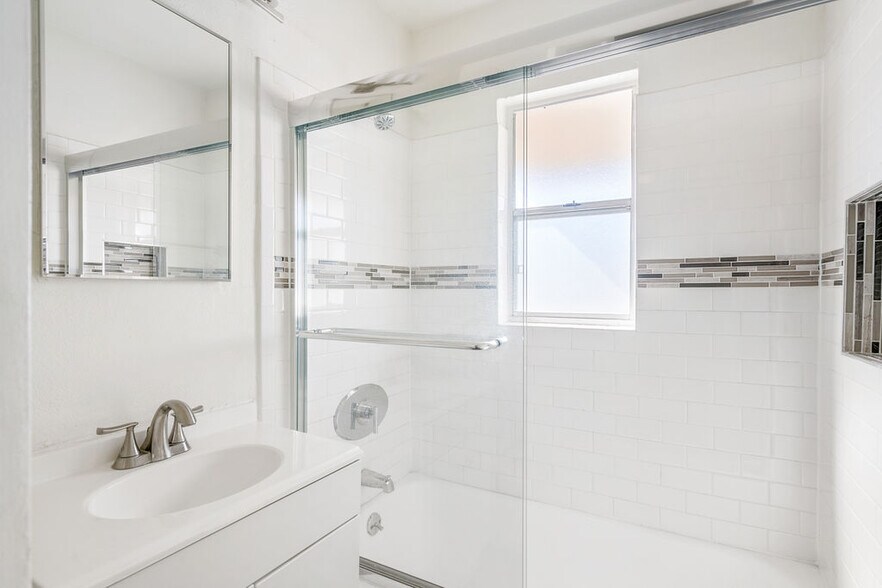 More Photos Of 1026-1036 W 57th St, Los Angeles Apartments For Sale