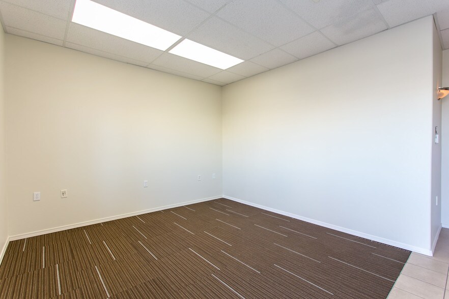 More Photos Of 6503 W Okanogan Ave, Kennewick Warehouse For Lease