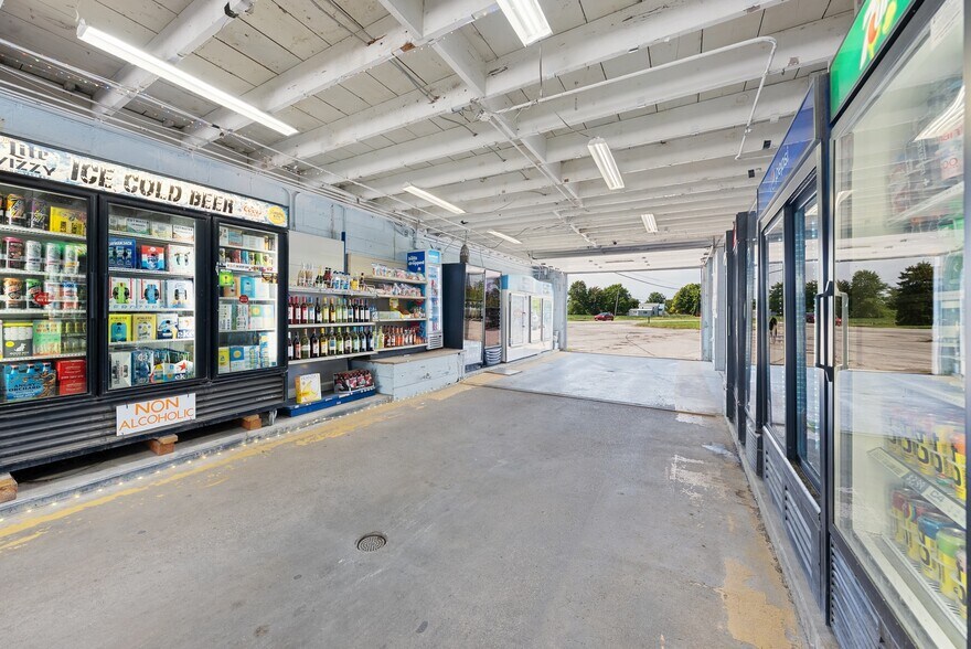More Photos Of 7697 E Harbor Rd, Lakeside Marblehead Convenience Store For Sale