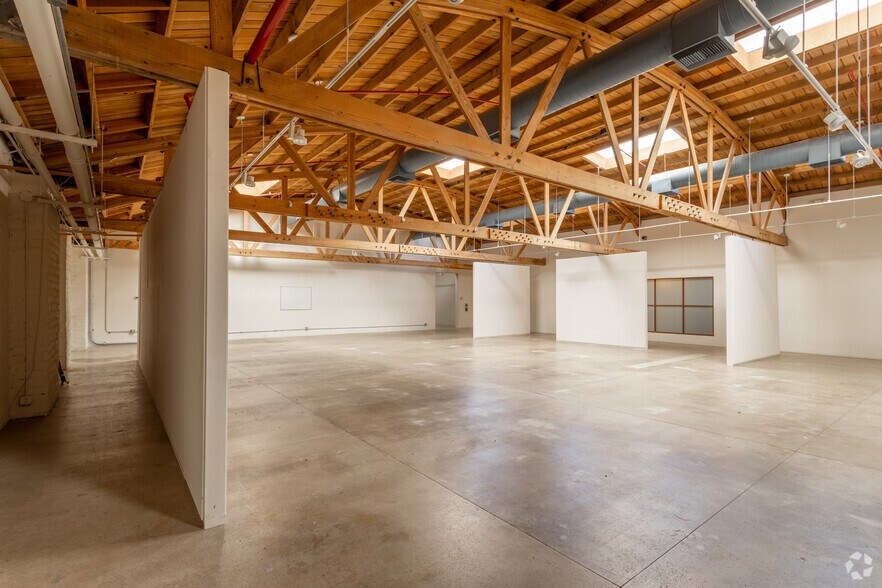 More Photos Of 1090 N Palm Canyon Dr, Palm Springs Loft Creative Space For Lease