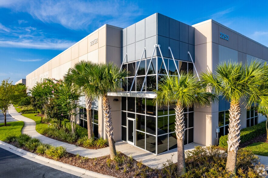 More Photos Of 2405 Commerce Park Dr, Orlando Unknown For Lease
