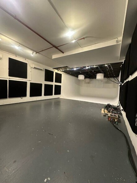 More Photos Of 354 Troutman St, Brooklyn Industrial For Sale