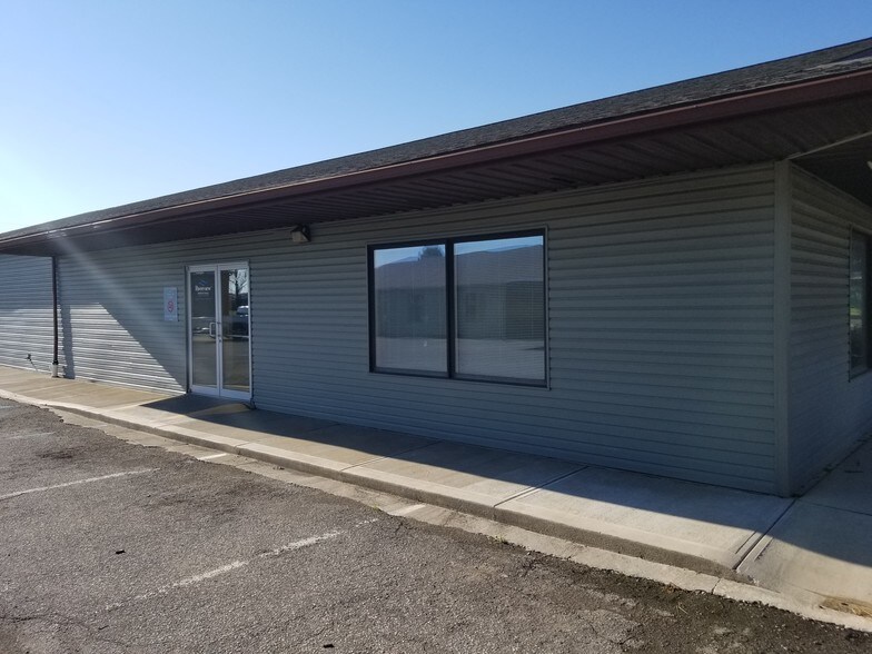 More Photos Of 239 Ash St, Tipton Medical For Lease