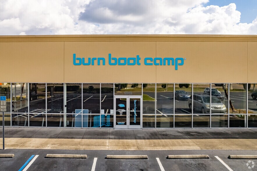 More Photos Of 12041-12059 Anderson Rd, Tampa Storefront For Lease