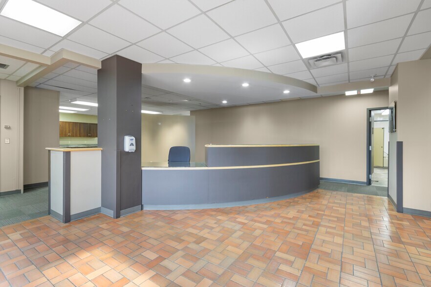 More Photos Of 5516 Industrial Rd, Rocky Rapids Office For Lease