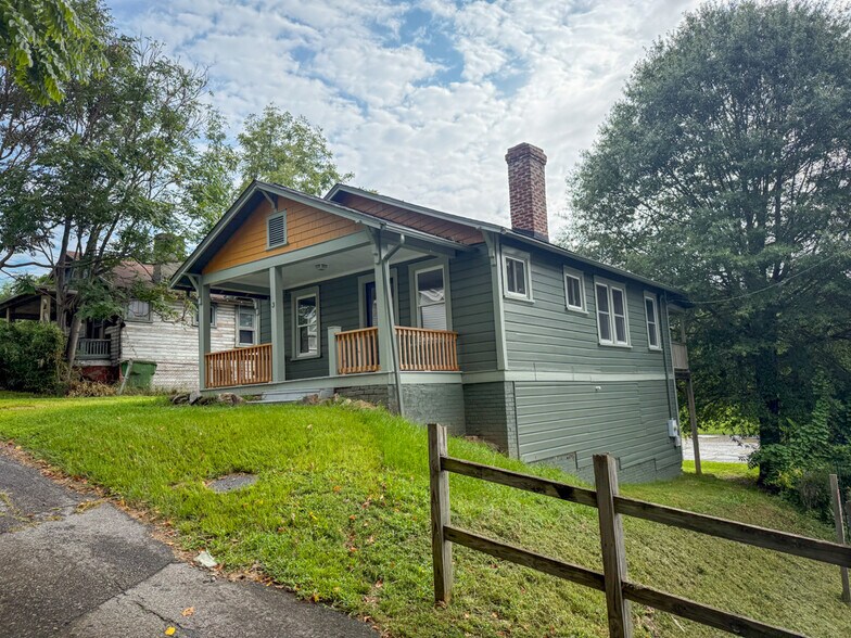 More Photos Of 3 Orchard Pl, Asheville Office For Sale