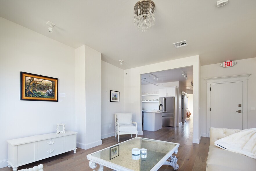 More Photos Of 614 NW 8th St, Oklahoma City Office For Sale