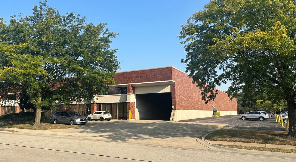 More Photos Of 190-198 W Carpenter Ave, Wheeling Warehouse For Sale