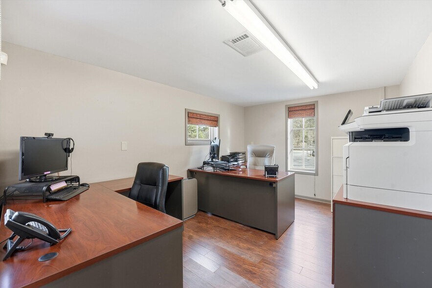 More Photos Of 14102 Pine Meadow Ln, Tomball Warehouse For Lease